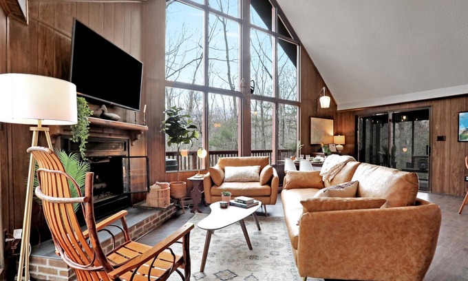 The Woods Cabina | MID-CENTURY MODERN A-FRAME - HOT TUB/FIREPIT IN WOODS