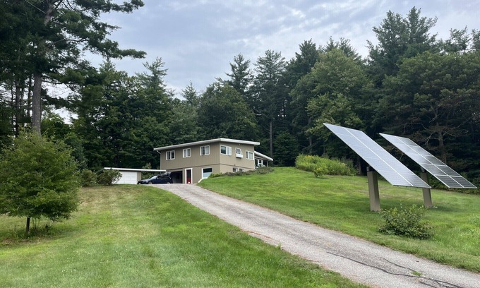 Williamstown Casa | Mid Century Modern home with distant views of Mount Greylock Summit.