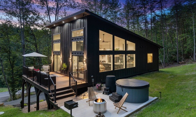 Oakpark Casa | Mid-Century Modern Woodland Retreat with Hot Tub, Cold Water Plunge, & Fire Pit!
