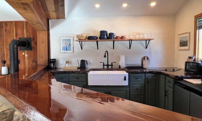 Evergreen Meadows Casa | Mid Century Mountain Cottage
