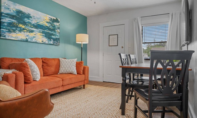 Mobile Apartamento | Mid Century Remodeled Suite in Midtown – 20A