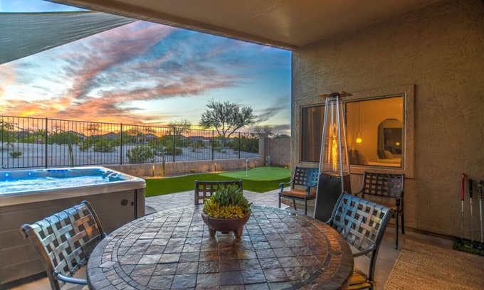 San Tan Valley Casa | Mid Century Themed Home on the Golf Course