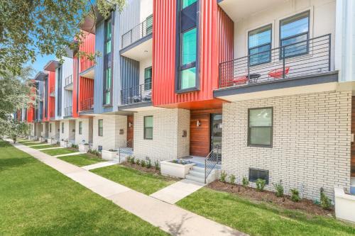 Mid-City Casa | Mid City Fully Furnished Townhouse