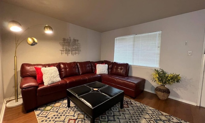 Mid City South Apartamento | Mid-City One Bedroom Apartment with King Bed
