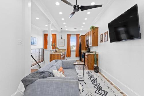 Mid-City Casa | Mid-city Retreat Private Balcony Stay