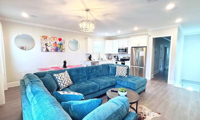 Tulane - Gravier Casa | Mid-City Townhouse | Steps to Canal Streetcar