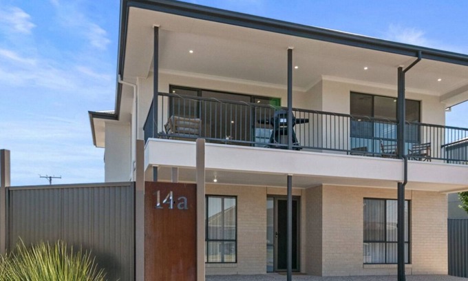 Port Noarlunga South Casa | Mid Coast Surf & Vines by Wine Coast Holidays