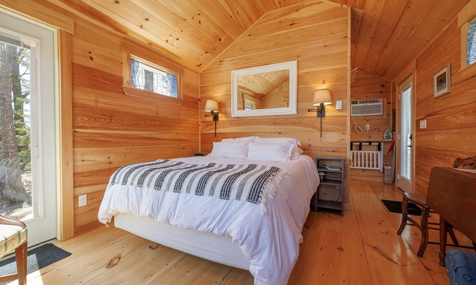 Sandy Point Cabina | Mid-Coast Maine: Cozy Cabin Retreat close to the beach w/ Sauna -Cabin #1 Balsam