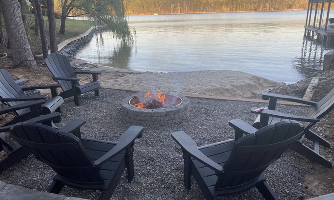 Pleasure Point Casa | Mid-lake spacious cottage w/amazing views, deep water, protected swimming area.