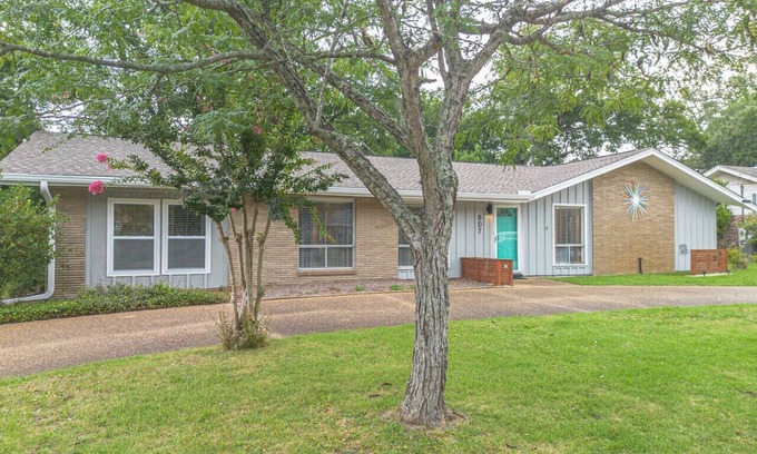 Gulfport Casa | Mid-Mod Beach House Gulf Coast