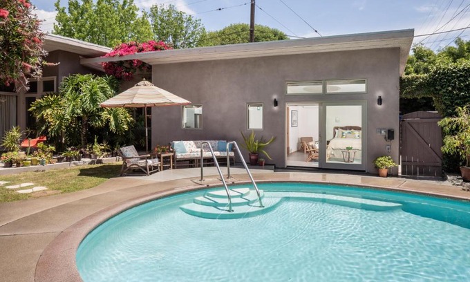Bixby Knolls Apartamento | Mid-Mod Retro Private Studio & Pool
