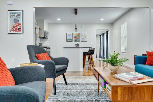 Highland Casa | Mid Modern Bungalow Near Crestview Station