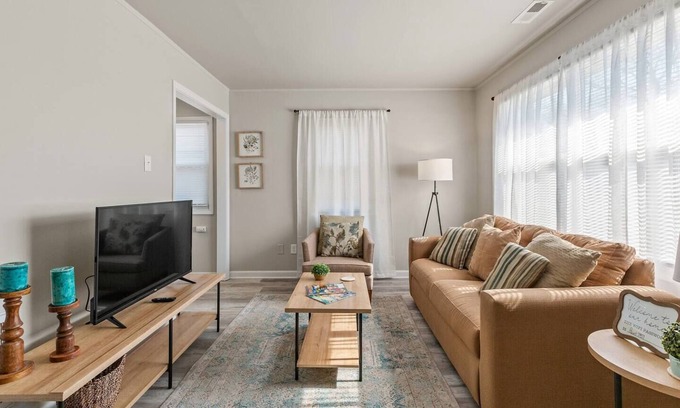 Hobart Casa | Mid Term Rental Home in Hobart 1224 W Home Ave