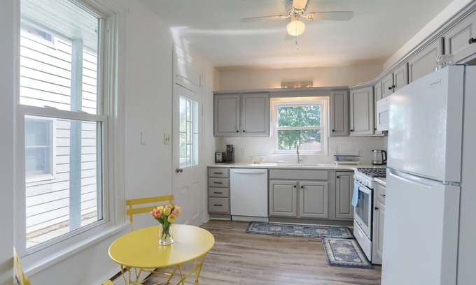 Hummelstown Casa | Mid term rental King bedroom - ideal Stay for Working Travelers