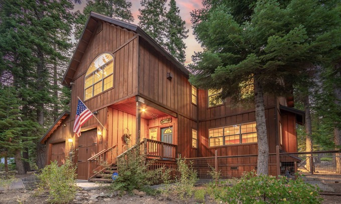 Carnelian Bay Casa | Lake View Home! Pasos a la playa y Gar Woods! Perro amigable! Tarifas semanales!