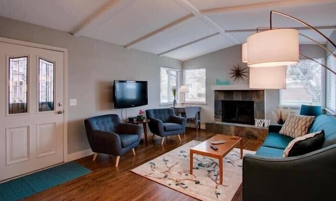 Belmar Park Casa | Midcentury Mod and Marvelous!