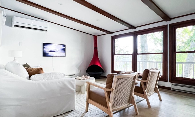 Kendall Casa | Midcentury modern lake house