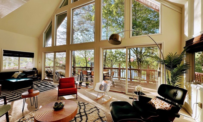 Chesapeake Ranch Estates-Drum Point Casa | Midcentury Modern Lake House, gorgeous views, deck, 4-bedrooms in Lusby/Solomons