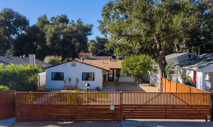 Meiners Oaks Casa | midcentury ranch home in peaceful oak grove