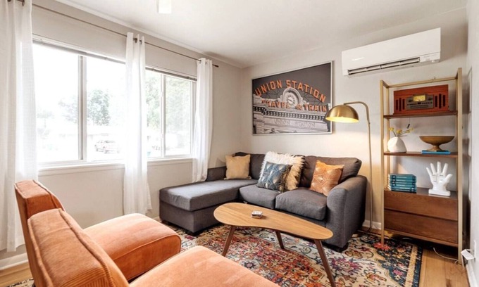 Fort Collins Casa | “MidCentury Revival” 1.5 miles to Canvas Stadium