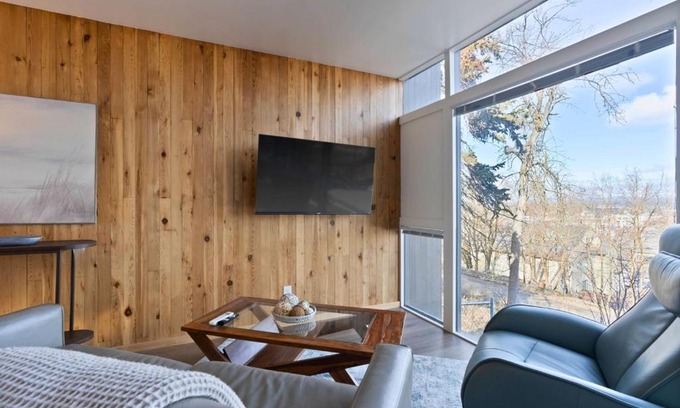 Cliff - Cannon Apartamento | Midcentury Stay w Free Parking