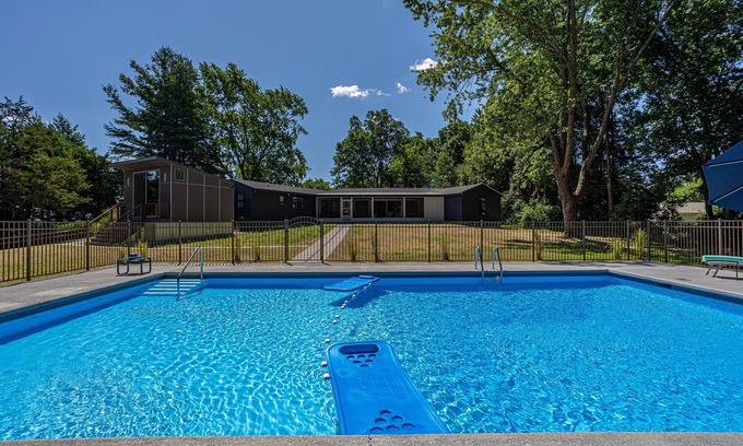 Redding Ridge Casa | MidCenturyMod spectacularly Renovated 1 LEVEL living paradise +EV charger
