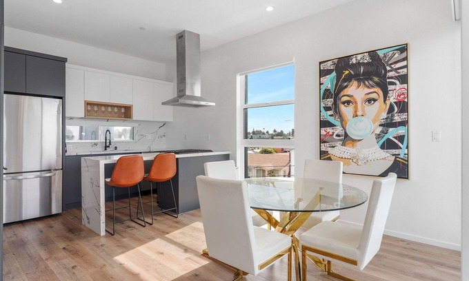 Tri-West Apartamento | MidCity 3BR/2BA Townhome with Rooftop, 5 Beds & 2-Car Parking
