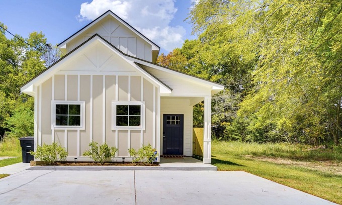 Mid City South Casa | MidCity Mural House - LSU - 3Bed Modern Amenities