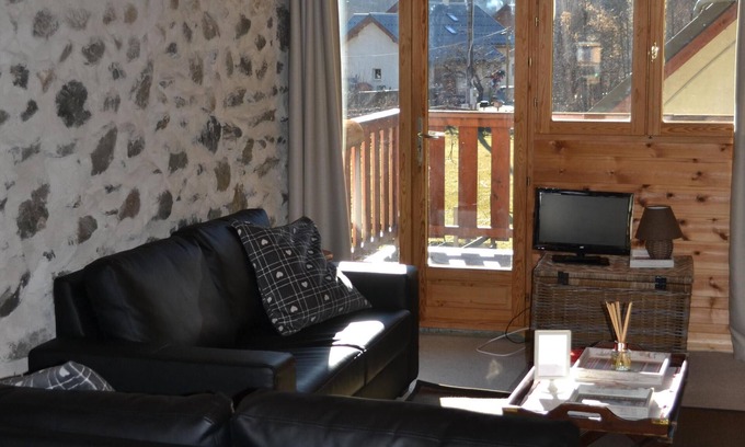 Le Bourg-d'Oisans Casa | Granero medio Una acogedora casa rural de dos dormitorios en Ferme Noemie en Bourg d'Oisans.
