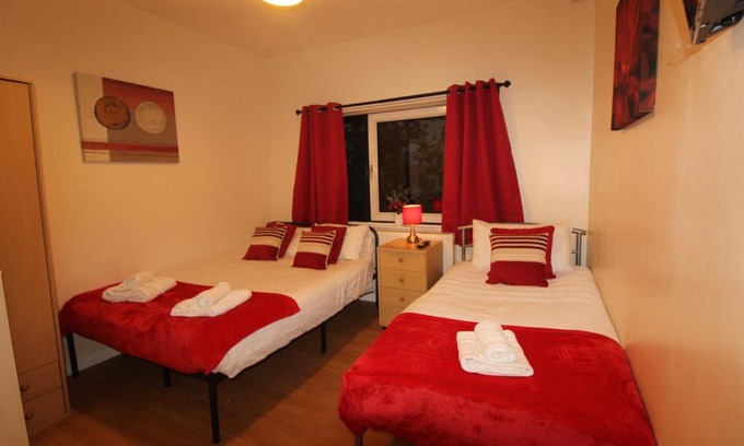Chesterfield Casa | Middlecroft House Staveley by Smart Corporate Stays