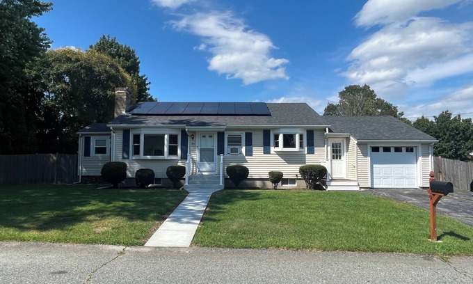 Newport East Casa | Middletown-Newport Cozy Ranch