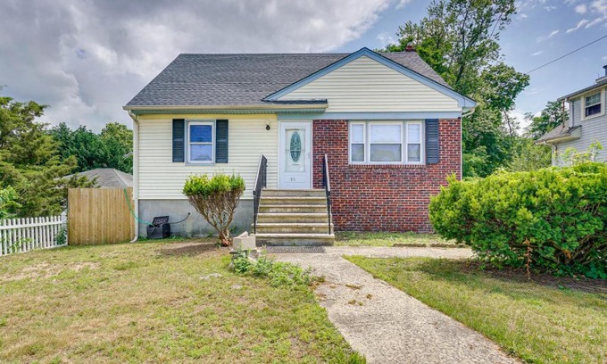 Leonardo Casa | Middletown Township Home, Close to Beaches!