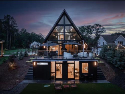 Reed Creek Casa | Midnight Raven Lake House - luxury a-frame w boat