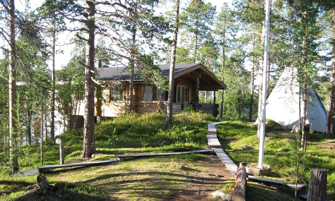 Inari Cabina | Sol de medianoche en la Laponia finlandesa
