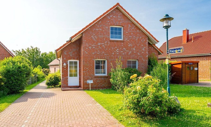 Eilsum Casa | Midsummer - Beautiful vacation home (100sqm) for 6 people with fireplace, garden and