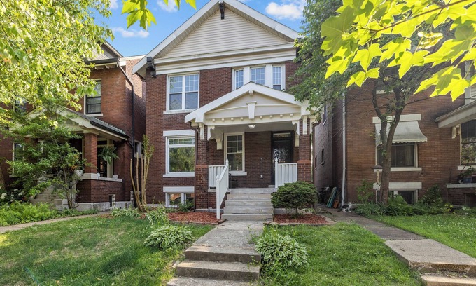 St. Louis Casa | Midterm Rental* 1 Mi from Wash U* Pet Friendly