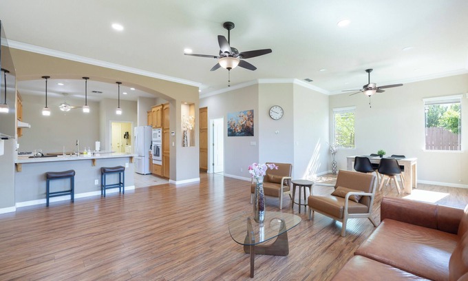 Folsom Casa | Midterm Rental 30 days Cozy 3BR House Family Friendly Lovely Backyard Fast WiFi