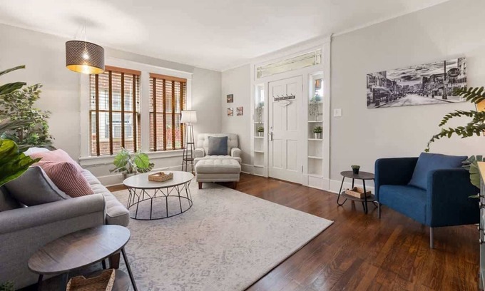 Midtown Apartamento | Midtown 2-Bedroom 1,000 sqft Apartment