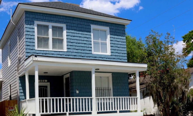 Metropolitan Casa | Midtown 2 Stories, Elegant & Comfortable, Newly Renovated Historic Home nearSCAD