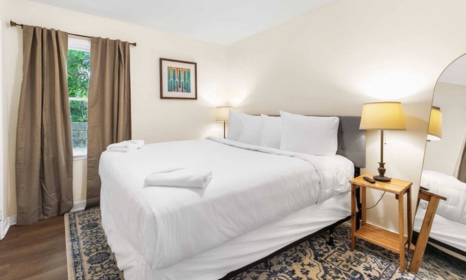 Norwood Apartamento | Midtown Apartment, Near Parks! The Bricks 7 Units!