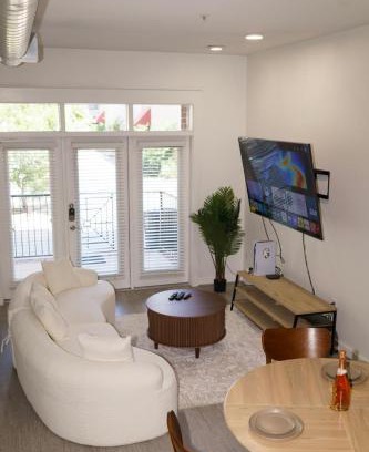Montrose Apartamento | Midtown! Close to Convention Center & Stadiums