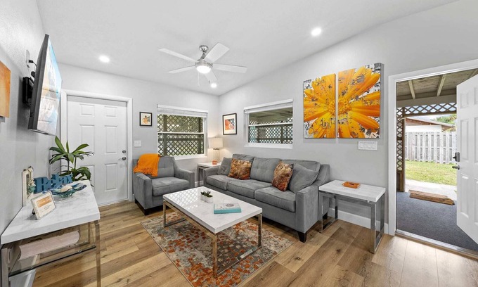 Cocoa Beach Apartamento | Midtown Cottage - Walk to it All!