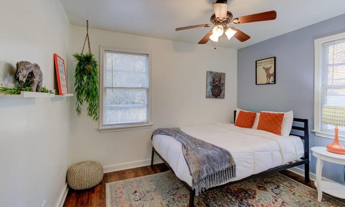 Midtown Apartamento | Midtown Cottage walk to Overton Square!