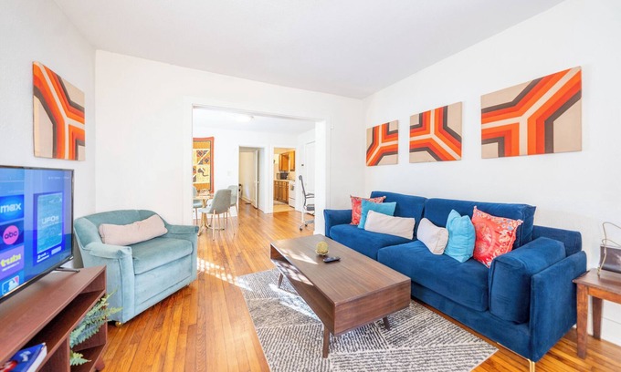 Southmoreland Apartamento | Midtown Funk! Private Entry - Central KC!