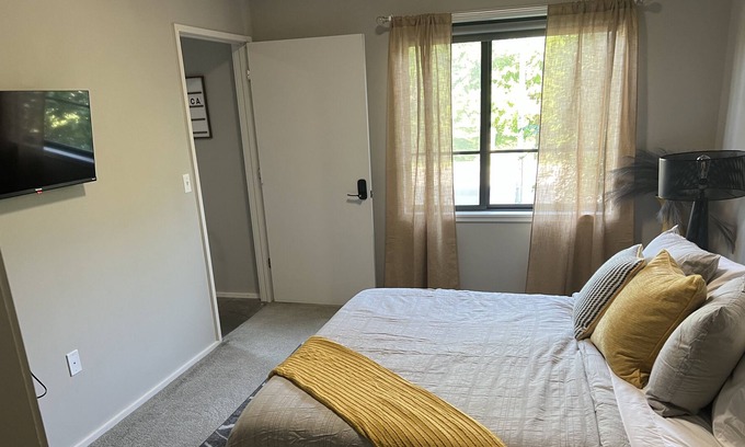 Central Hyde Park Apartamento | Midtown KC/Near Everything/2bd 2 bath