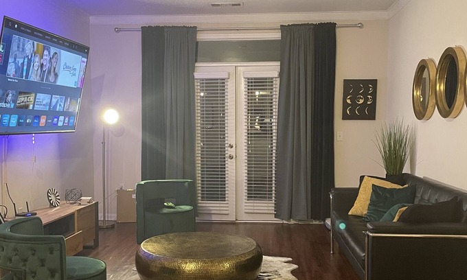 Westside Condominio | midtown modern 2b/2b condo w/ patio minutes from Atlantic Station/Mercedes Benz
