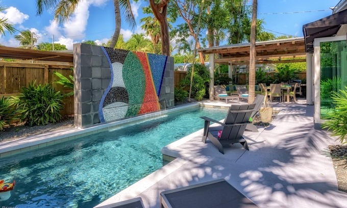 Midtown Casa | ** MOSAICO DEL MEDIO PUEBLO @ CASA ESTE ** Casa privada de estilo compuesto y piscina + ÚLTIMOS SERVICIOS CLAVE ...