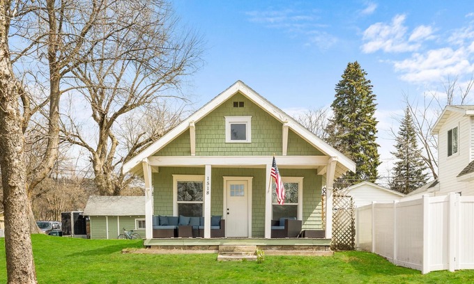 Coeur d'Alene Cabaña | Midtown Outpost: Cozy Cottage - 1 mile from Lake Coeur d'Alene! Walkable Area