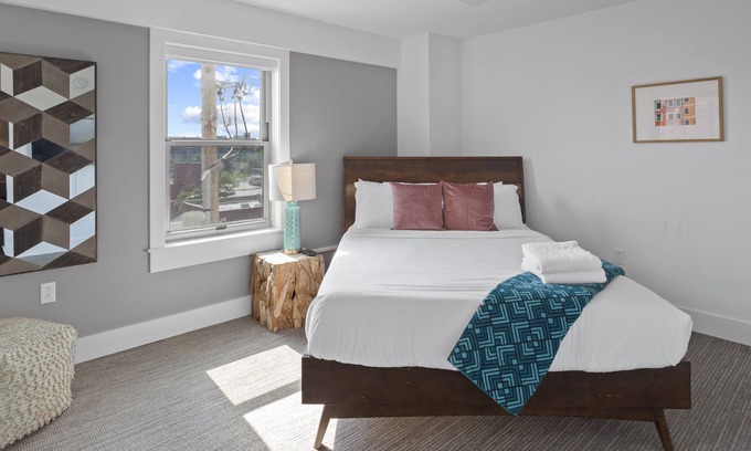 Hanover Place Apartamento | Midtown Studio Steps from Dining and Nightlife