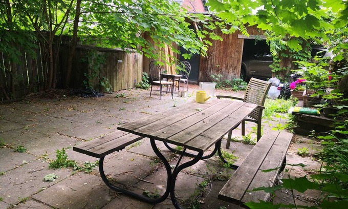 Forest Hill South Casa | Midtown Toronto Queen Bed Room next to Subway Station Line 1 near Casa Loma